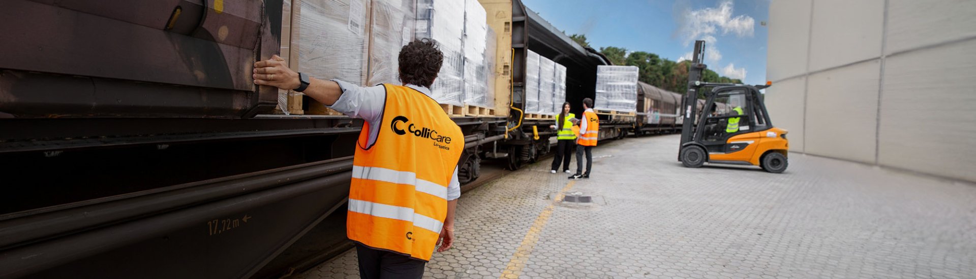 ColliCare logistics filling a train for Rail logistics