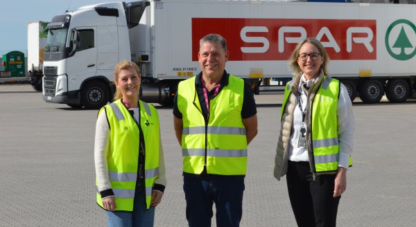 Unil - Norgeagruppen, represented by Nina Stokke, Marthe Opland and Jarle Hagen